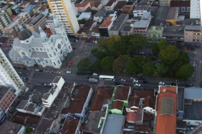 TCEMG multa secretária de educação, pregoeiro e controlador interno de Pouso Alegre por irregularidades em&nbsp;licitação