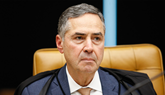 Barroso suspende piso salarial da enfermagem e pede esclarecimentos para avaliar impacto nos gastos públicos e risco de&nbsp;demissões